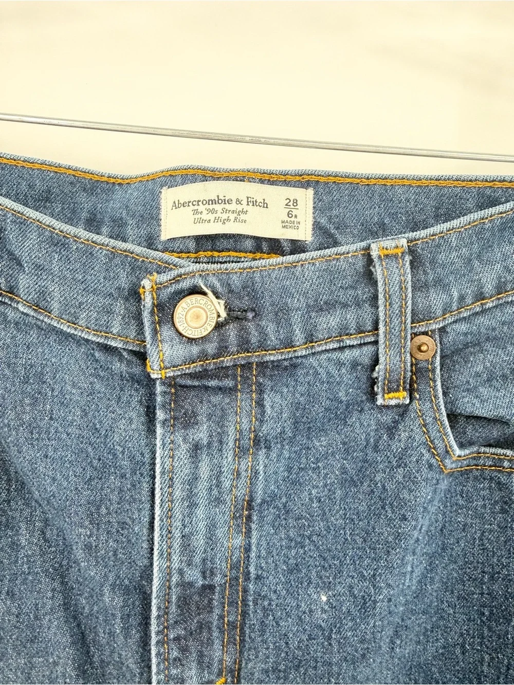 Abercrombie & Fitch Women's The 90's Straight Ultra High Rise Size 6
